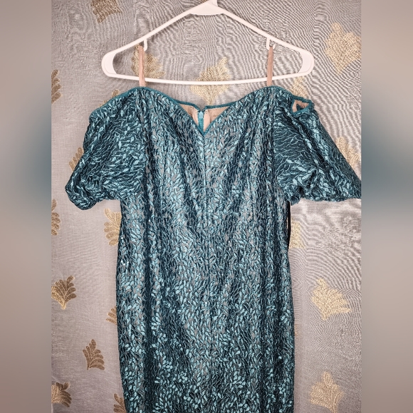 AIDAN MATTOX Long Plunge Neck Off Shoulder Evening Gown - Picture 6 of 16